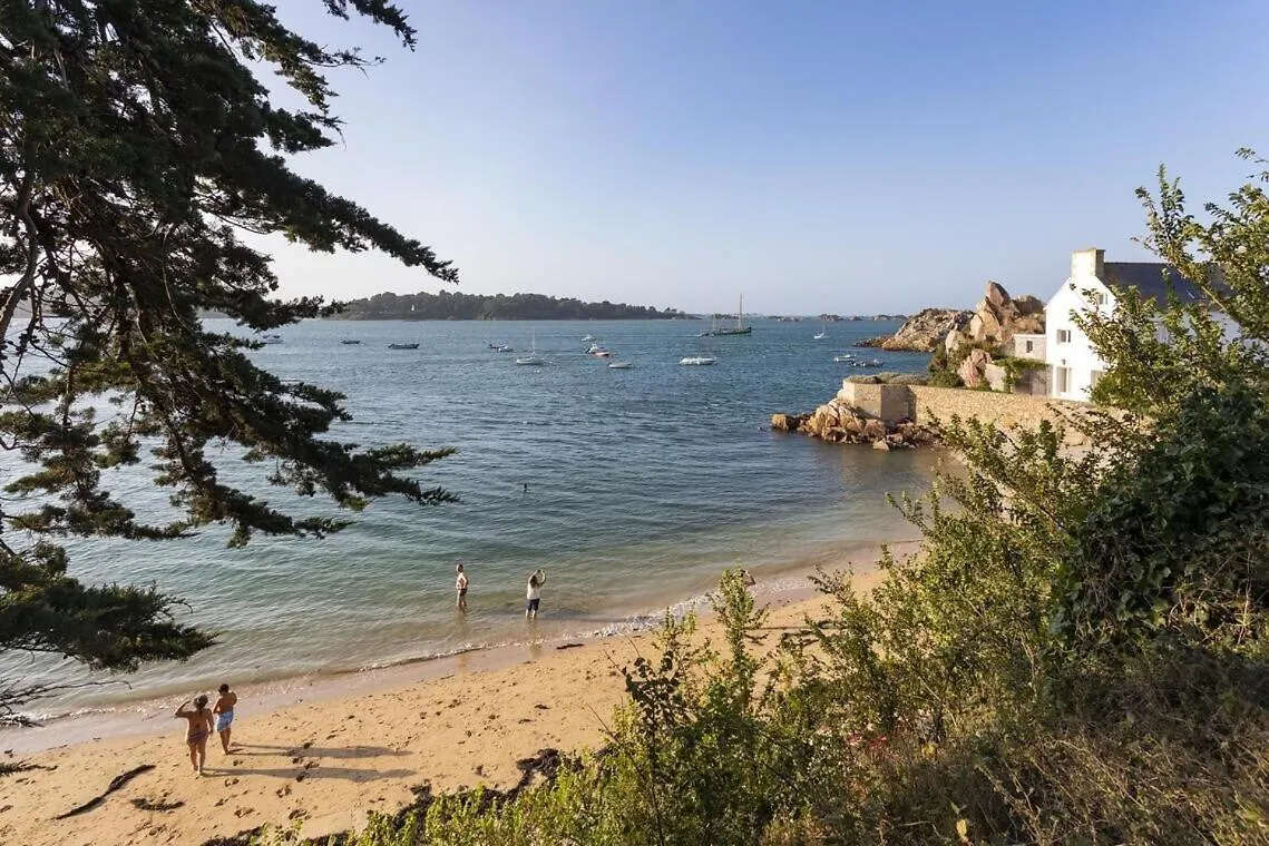 Holiday home Charmante Maison Sur Le Port Loguivy De La Mer Ploubazlanec