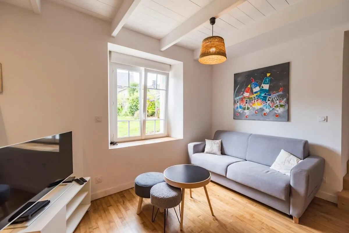 Holiday home Charmante Maison Sur Le Port Loguivy De La Mer Ploubazlanec France